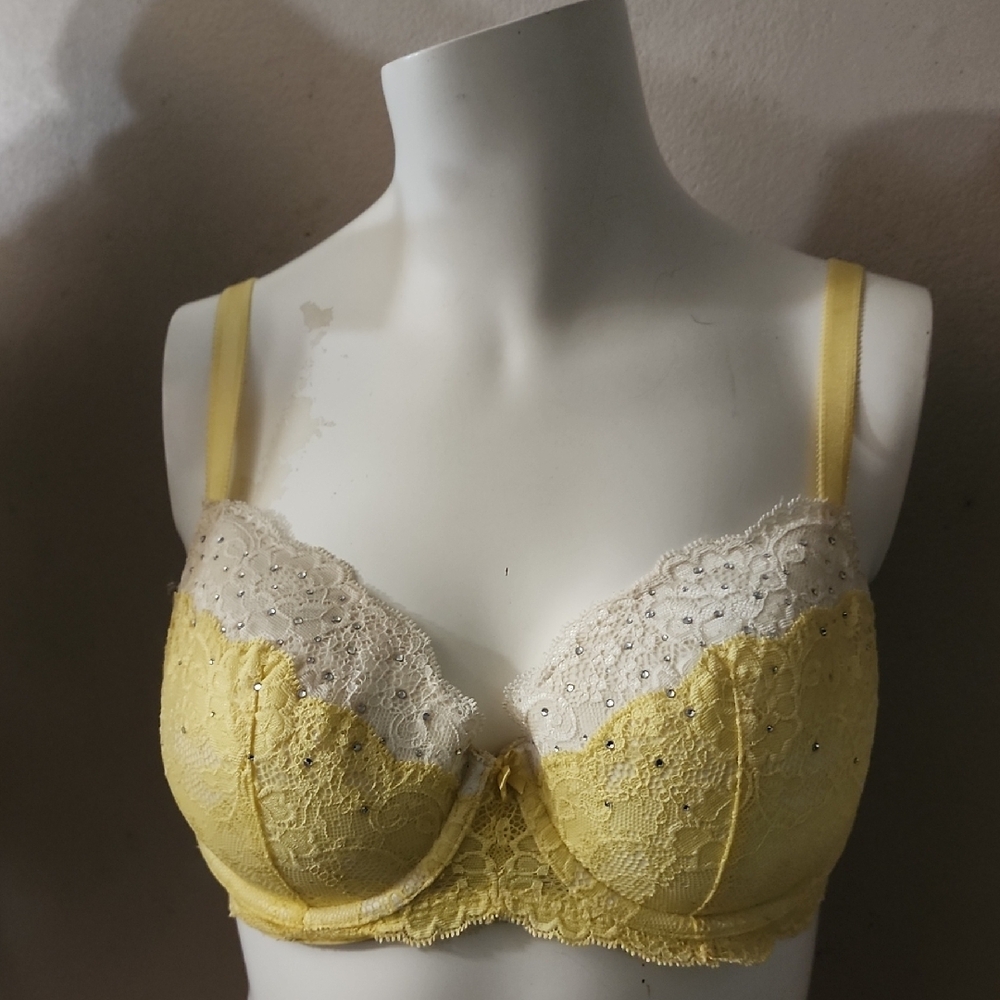 Victoria's Secret Yellow and Cream Lace Bra with Underwire
